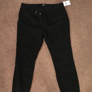 NWT Black Skinny Jeans- Size 14